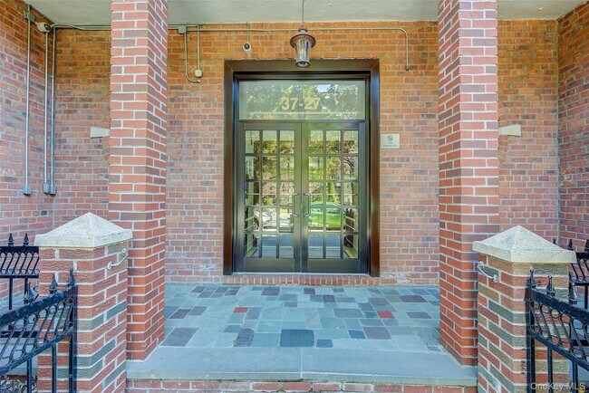 Building Photo - 37-27 86th St