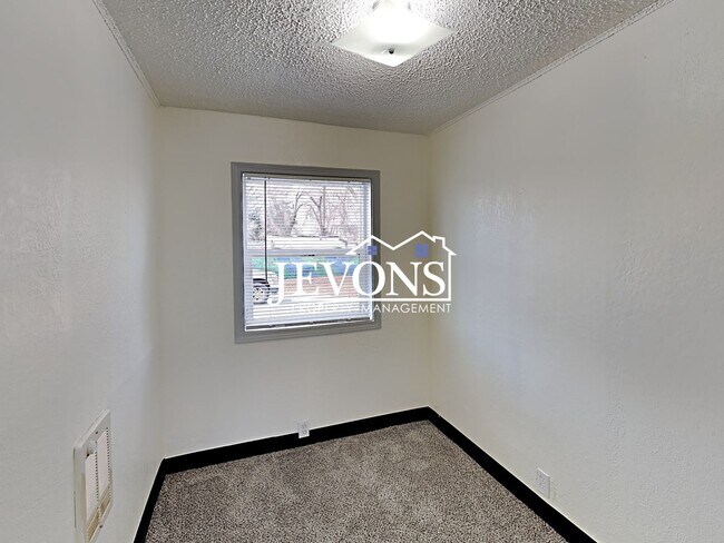 Building Photo - 20 S Fair Ave