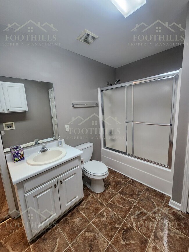 Building Photo - 235 Harbor Dr