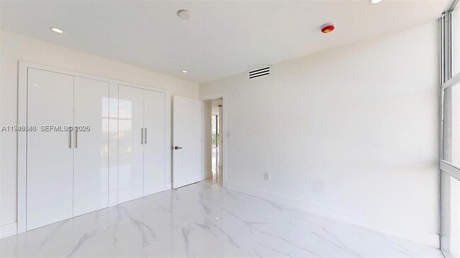 Building Photo - 3625 N Country Club Dr