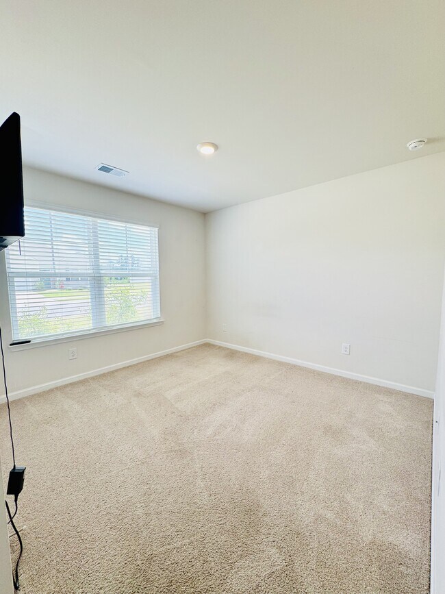 Building Photo - 809 Woodland Farms Cir