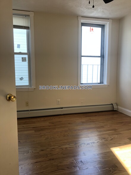 Building Photo - 14 Leverett St