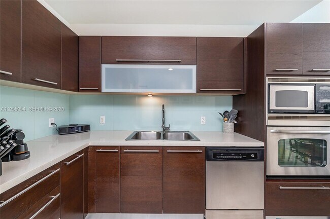 Building Photo - 7928 East Dr