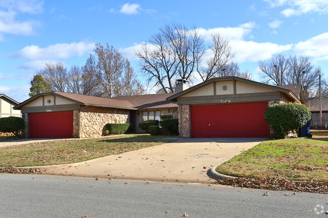 Building Photo - Trafalgar Square Duplexes
