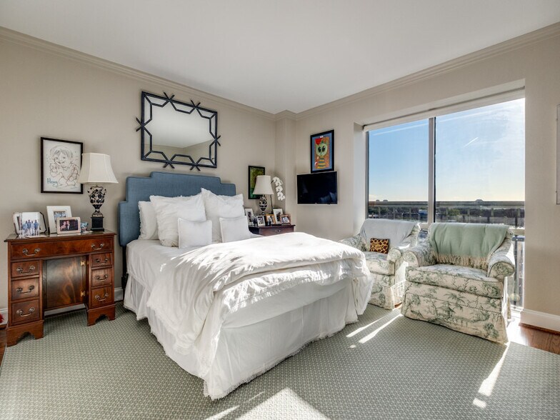 Building Photo - 4242 Lomo Alto Dr