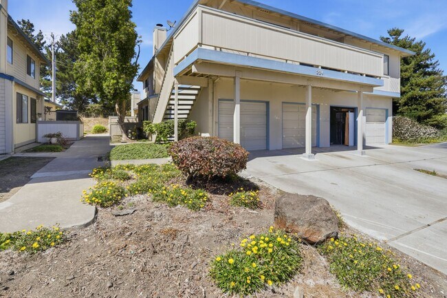Building Photo - 224 Green Meadow Dr