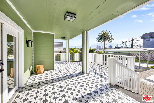 Building Photo - 2124 Reservoir St