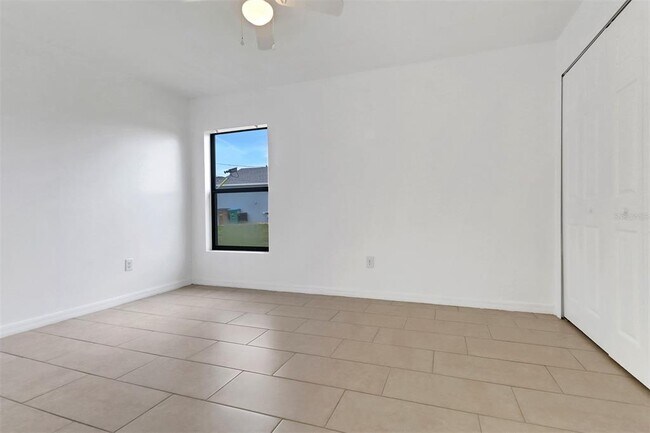 Building Photo - 3524 SW 17th Ave