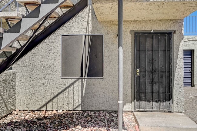 Building Photo - 1305 Kari Lee Ct