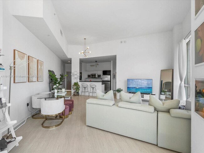 Building Photo - 253 NE 2nd St