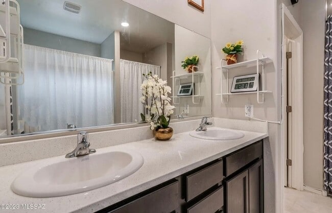 Building Photo - 6213 S Blue Water Dr