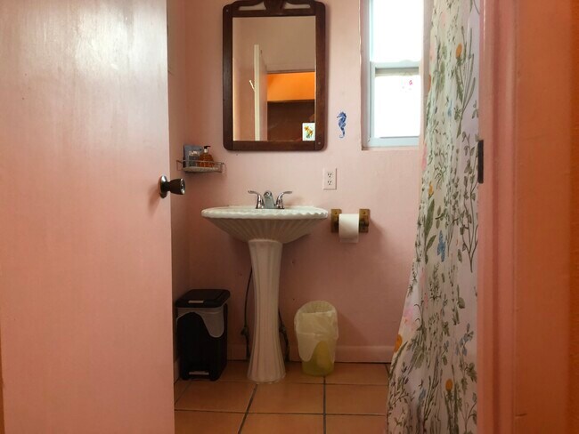 Building Photo - 1706 Druid Rd E