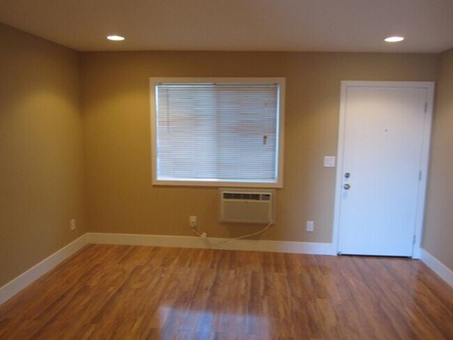 Building Photo - 2 Bed/2 Bath Duplex in Vallejo