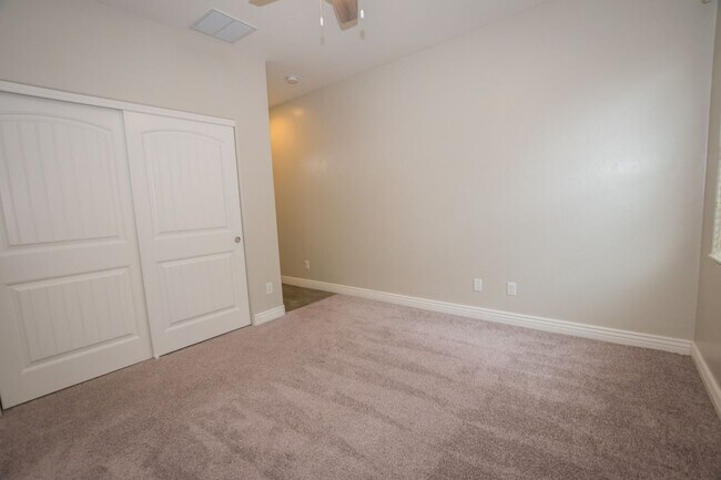 Building Photo - Executive home in The Estates at Holiday! ...