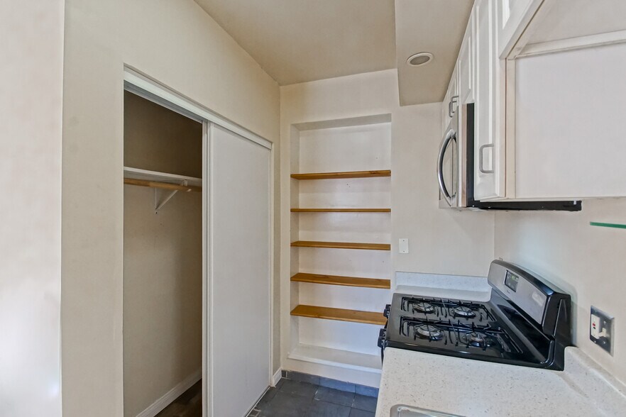 Building Photo - 4541 W 172nd St