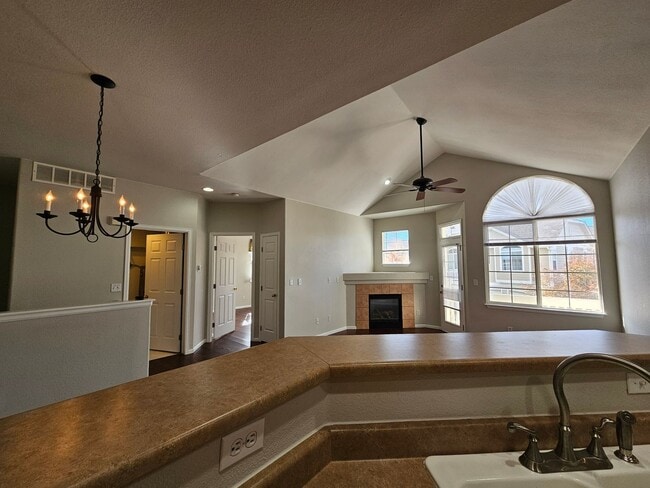 Building Photo - Stunning Highlands Ranch Townhome