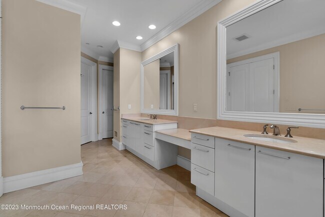 Building Photo - 1132 Oval Rd