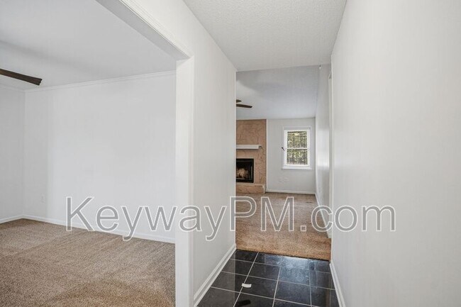 Building Photo - 3420 Linderwood Dr