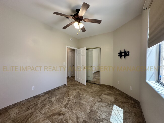 Building Photo - 585 W Deerview Ct