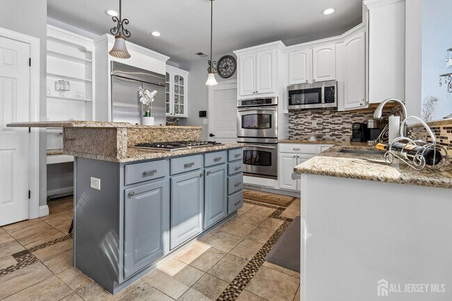 Building Photo - 16 Valley Wood Dr