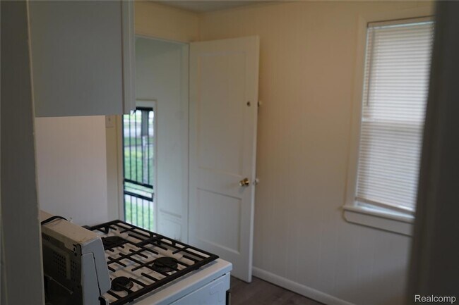 Building Photo - 16145 Baylis St