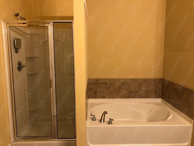 Building Photo - 6002 Cobblestone Creek Trail