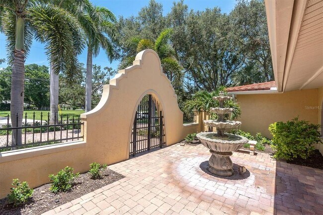 Building Photo - 5810 Bahama Shores Dr S