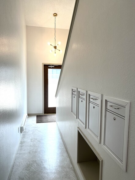 Common hallway - Willow Ridge Apartments