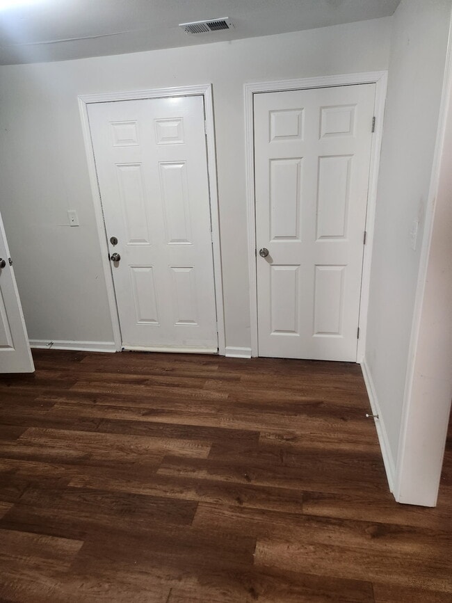 Building Photo - 3 Annie St