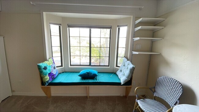 Building Photo - Furnished 2 Bdrm/2 Bath Condo in the Heart of Downtown Ashland!