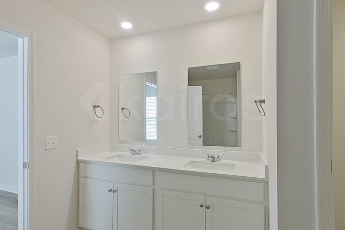 Building Photo - 120 Inez Ave