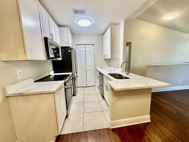 Building Photo - One Bedroom Renovated Condo at Plantation Point!