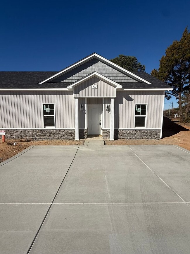 Building Photo - Duplex coming soon!