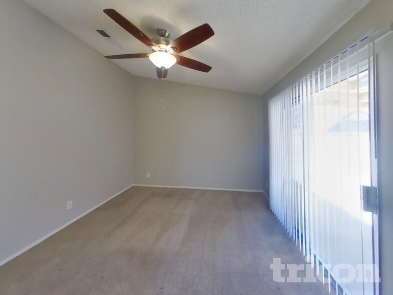 Building Photo - 528 Dutchman Ave