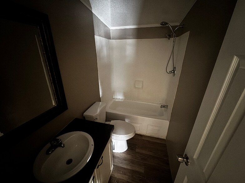 Building Photo - 148 FM