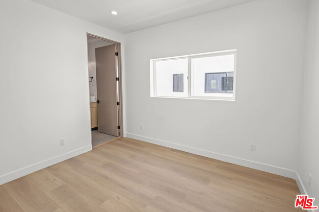 Building Photo - 11010 Hortense St