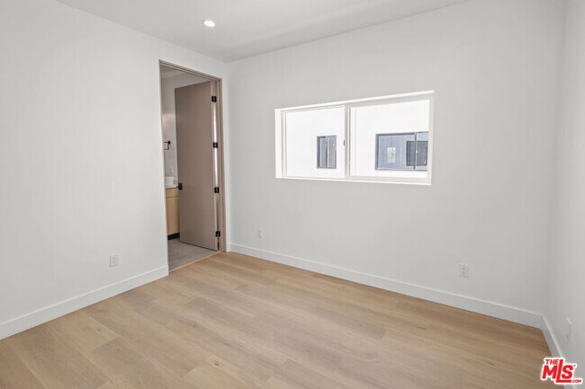 Building Photo - 11012 Hortense St