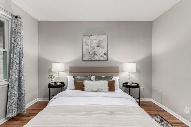 Building Photo - 1463 Dahlia St