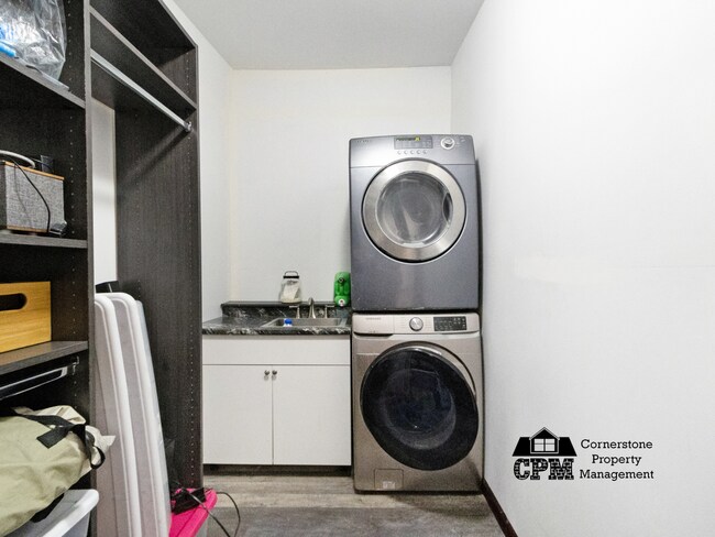 Building Photo - Cozy cul-de-sac home