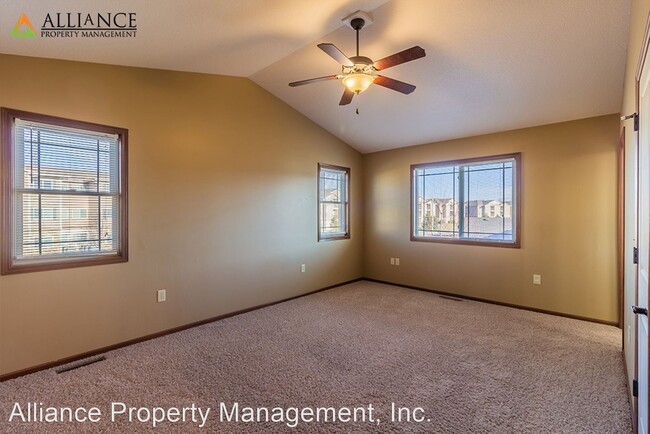 Building Photo - 3 br, 2.5 bath House - 526 Stonedale Dr.