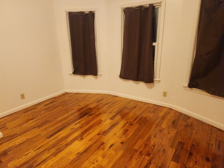 Building Photo - 68 Llewellyn Ave