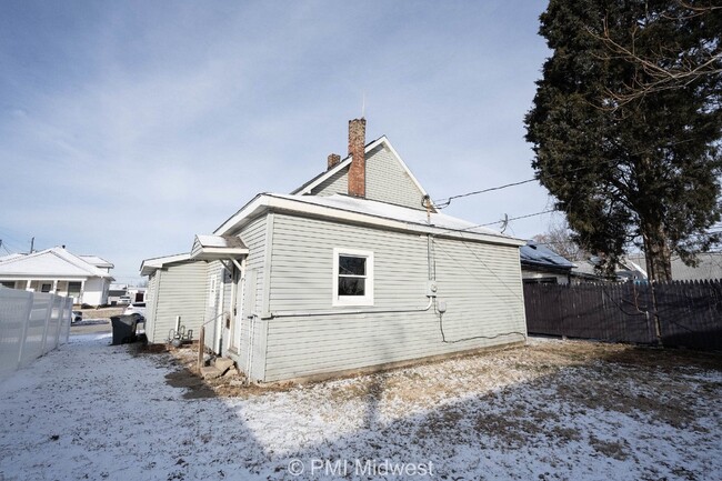 Building Photo - "Charming 1-Bedroom Retreat in Kokomo – Co...