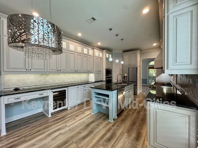 Building Photo - 2417 Creekside Cir S