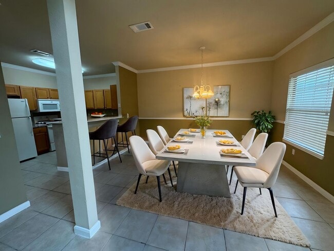 Building Photo - GREAT LOCATION NEAR MEDICAL & USAA | 3 BED...