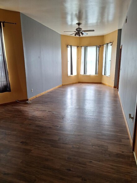 Building Photo - 2136 W Cermak Rd