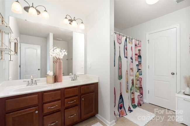 Building Photo - 3021 Honeylocust Ln