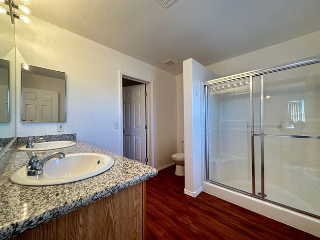 Building Photo - Single Family Home 3 Beds, 2.5 bath, 1 car garage