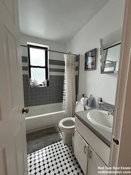 Building Photo - 822 Beacon St