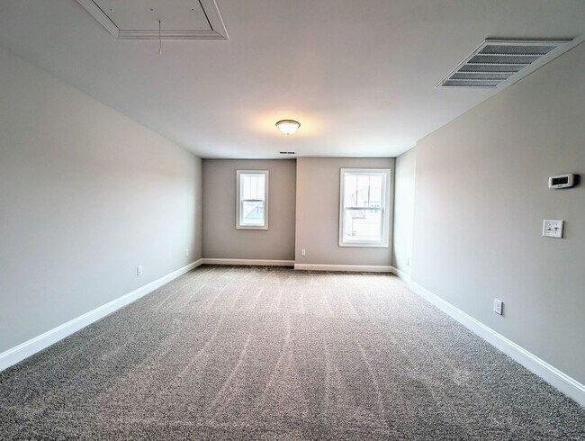 Building Photo - Barrington Dream Home