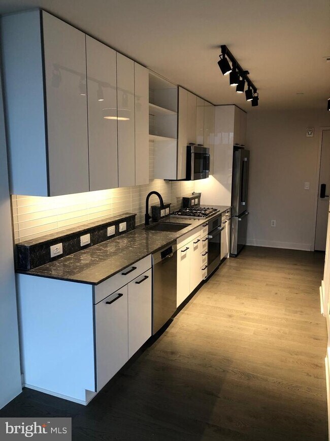 Building Photo - 70 N St SE